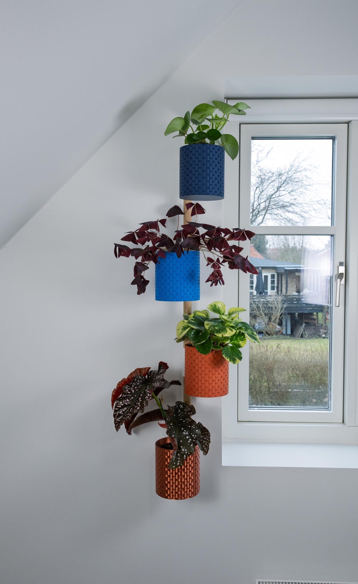 Lodret vægplantesystem Quilted med bøgetræsskinne – 2–4 potter