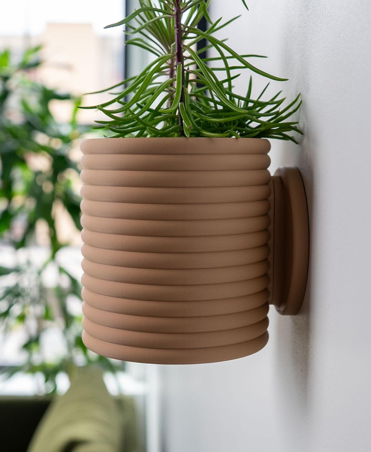 Vægplantepotte Poppy – 3M Command Strips, skruer eller IKEA SKÅDIS