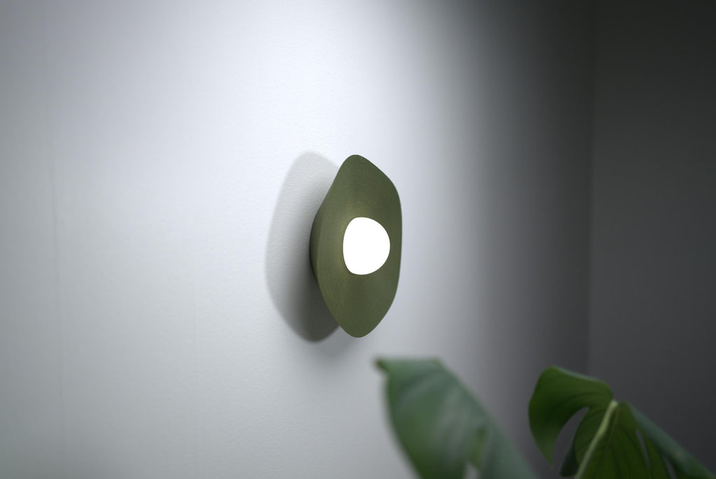Trådløs væglampe – RGB, genopladelig og uden boring