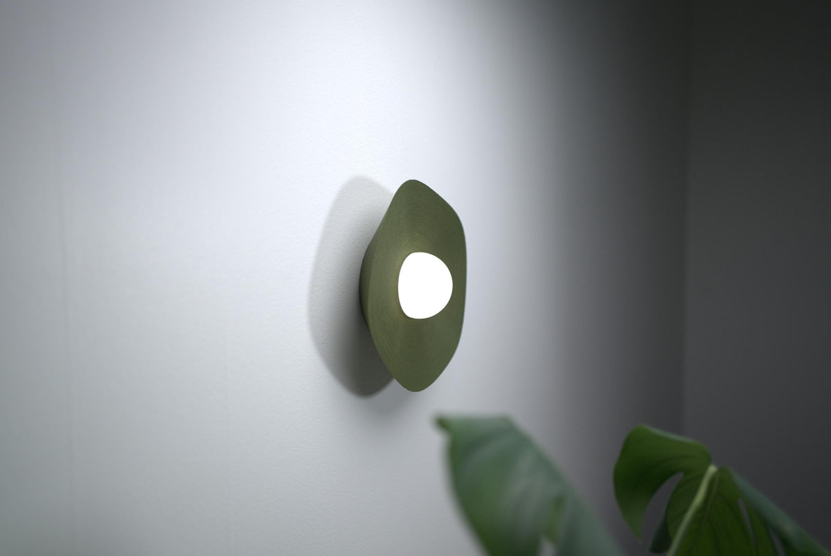 Trådløs væglampe – RGB, genopladelig og uden boring