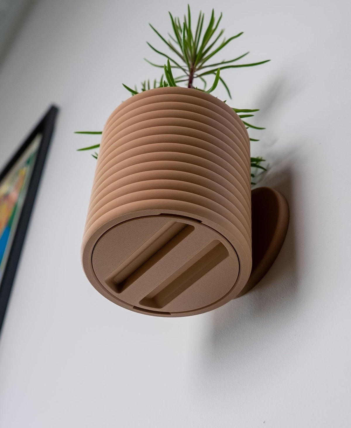 Vægplantepotte Poppy – 3M Command Strips, skruer eller IKEA SKÅDIS